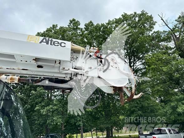 Altec DM47BTR Truck mounted aerial platforms
