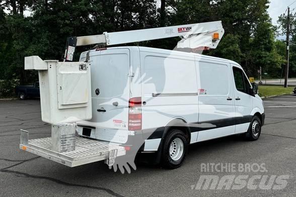 Skyvan UVN35A Truck mounted aerial platforms