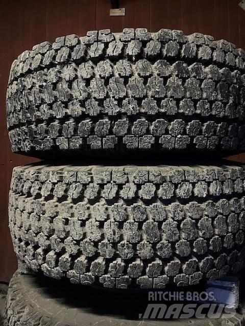  26.5X25 SNÖHJUL Tyres, wheels and rims