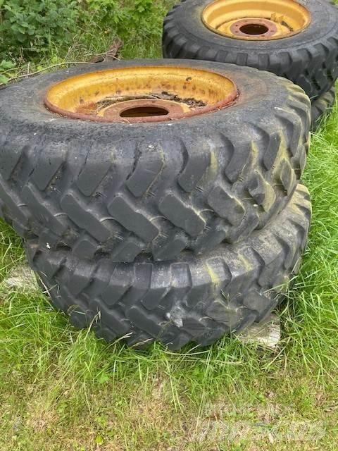 4ST LASTMASKINSDÄCK Tyres, wheels and rims
