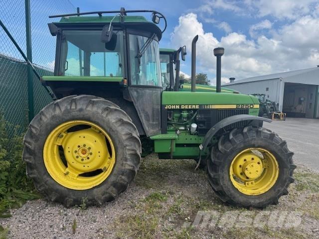 John Deere 2250 TRAKTOR Tractors