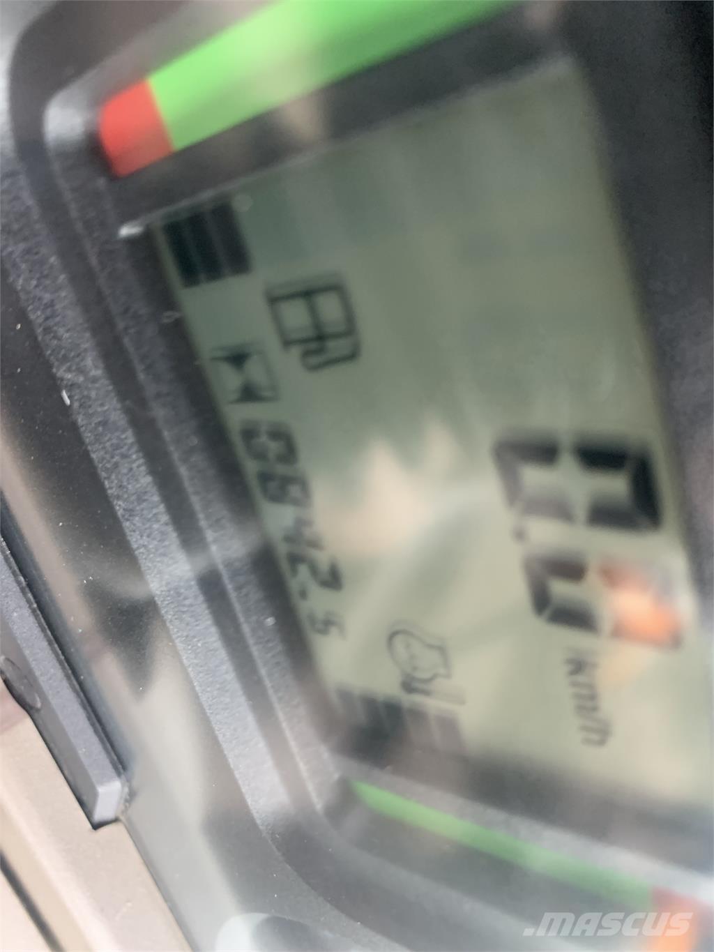 John Deere 5820 Tractors