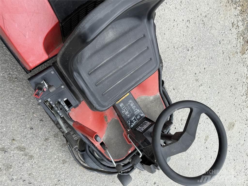 Jonsered Midjestyrd Riding mowers
