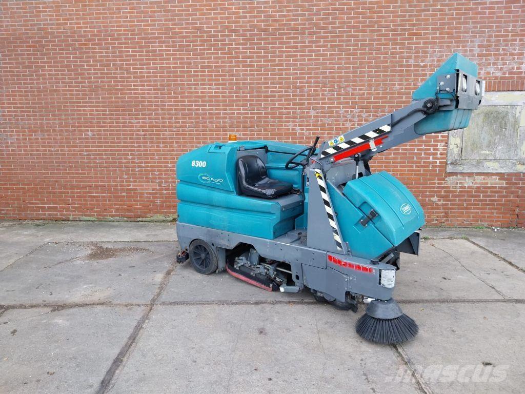 Tennant 8300 Sweepers