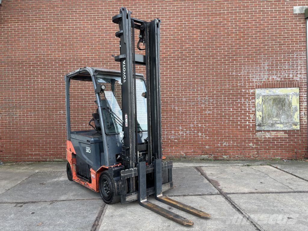 Toyota 8FBMT30 Electric forklift trucks