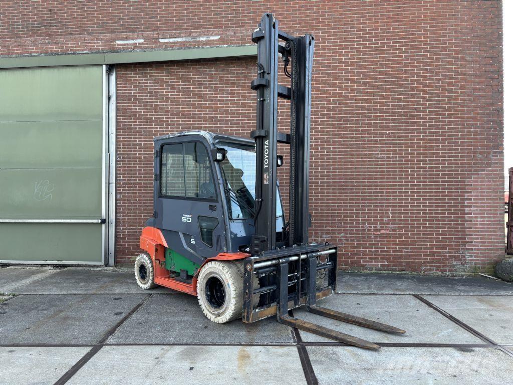 Toyota 8FBMT50 Electric forklift trucks
