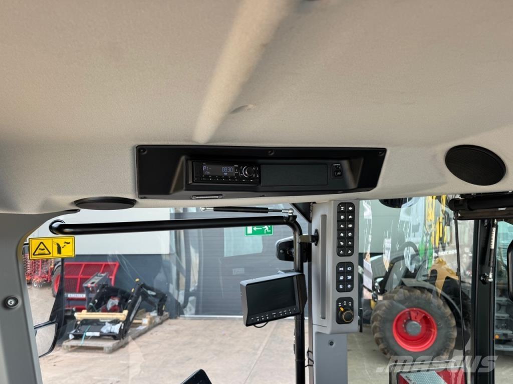 JCB 4220 iCON Tractors