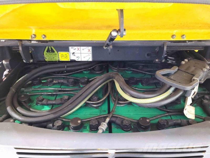 Aisle-Master 20WHE Narrow aisle truck