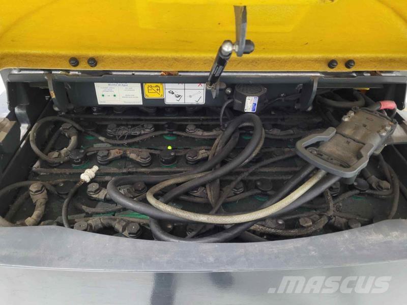 Aisle-Master AM20SE Narrow aisle truck