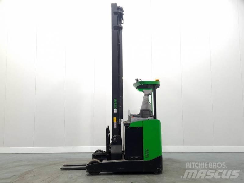 BT R318 Reach truck