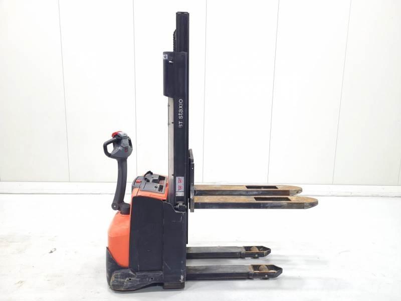 BT SWE100 Hand pallet stackers