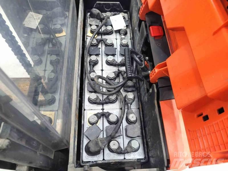 BT SWE100 Hand pallet stackers