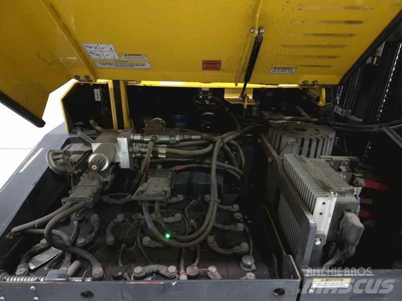 Combilift CBE3000 4-way reach truck