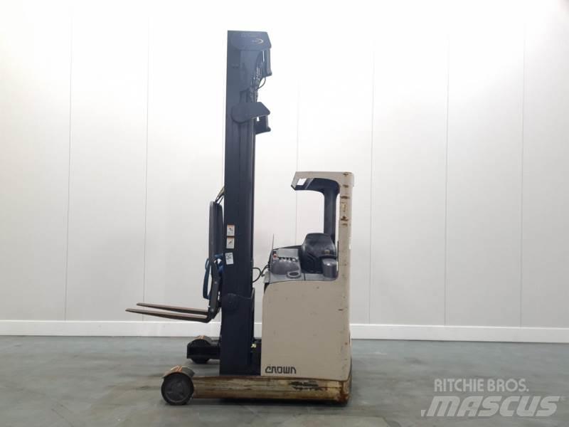 Crown ESR4500 Reach truck