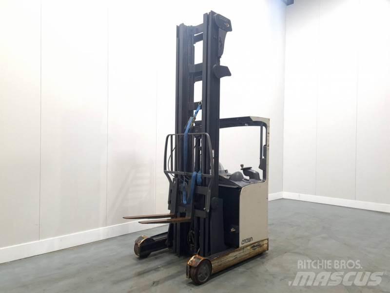Crown ESR4500 Reach truck