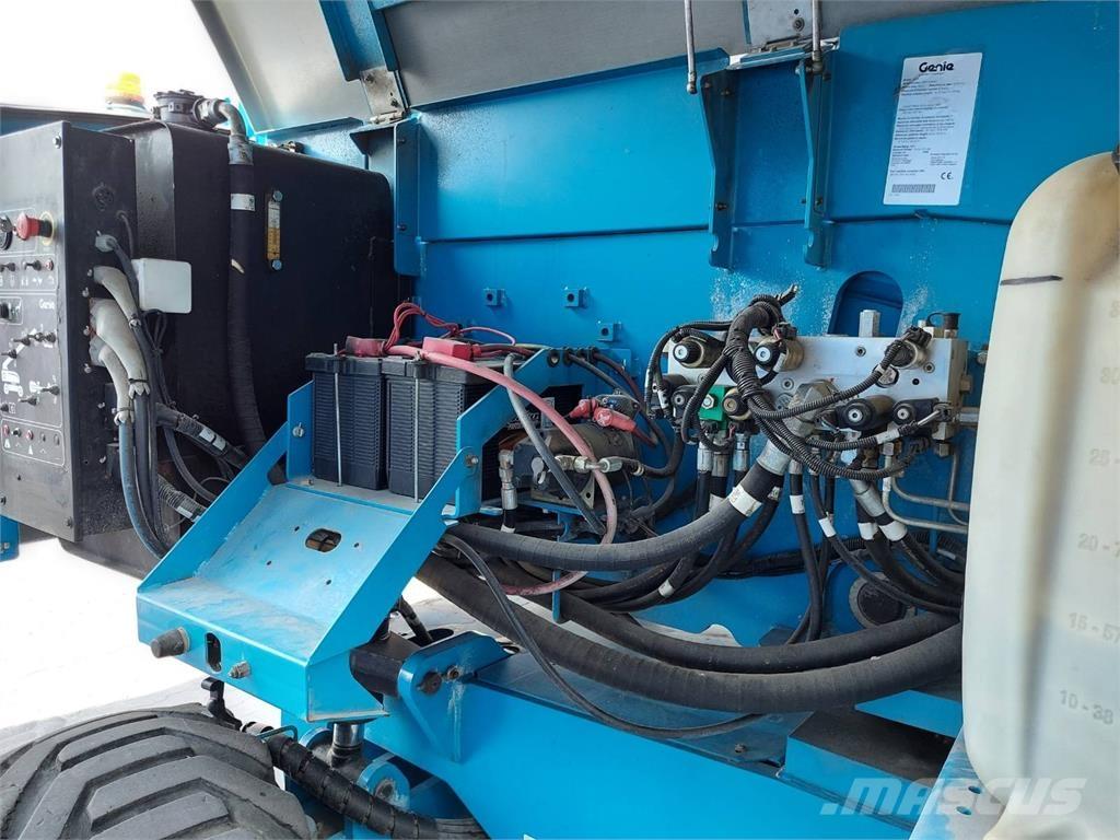 Genie S-85 Telescopic boom lifts