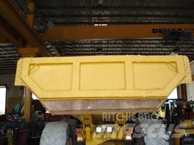 CAT 730 Tailgate Other components