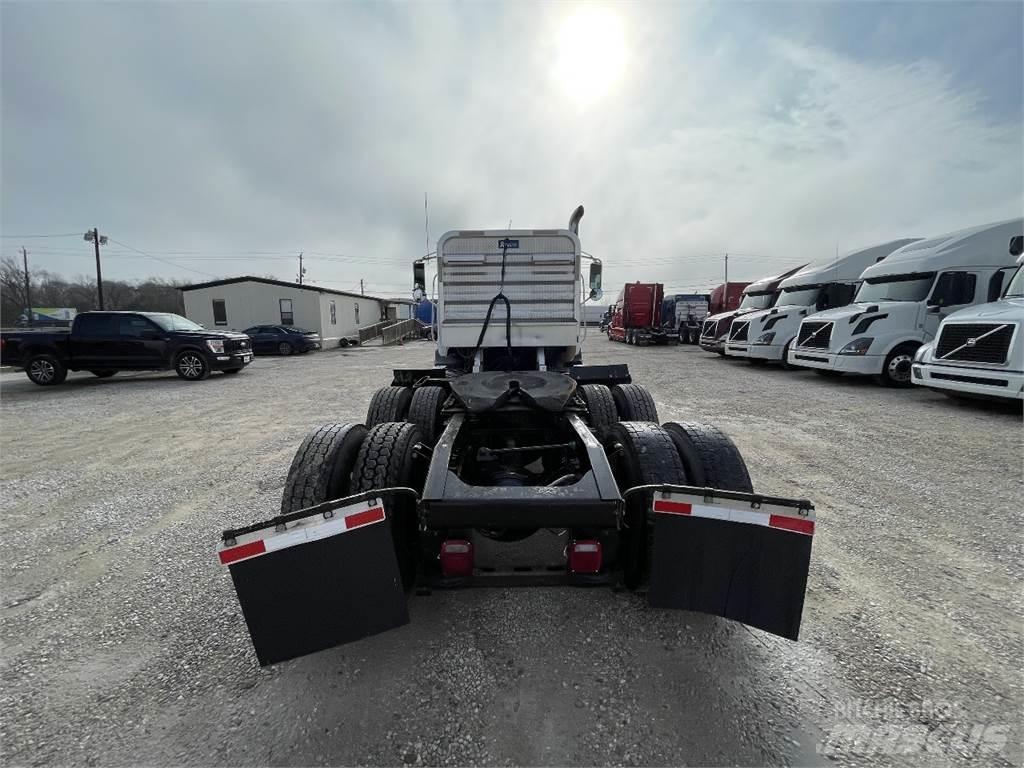 Mack CXU613 Truck Tractor Units