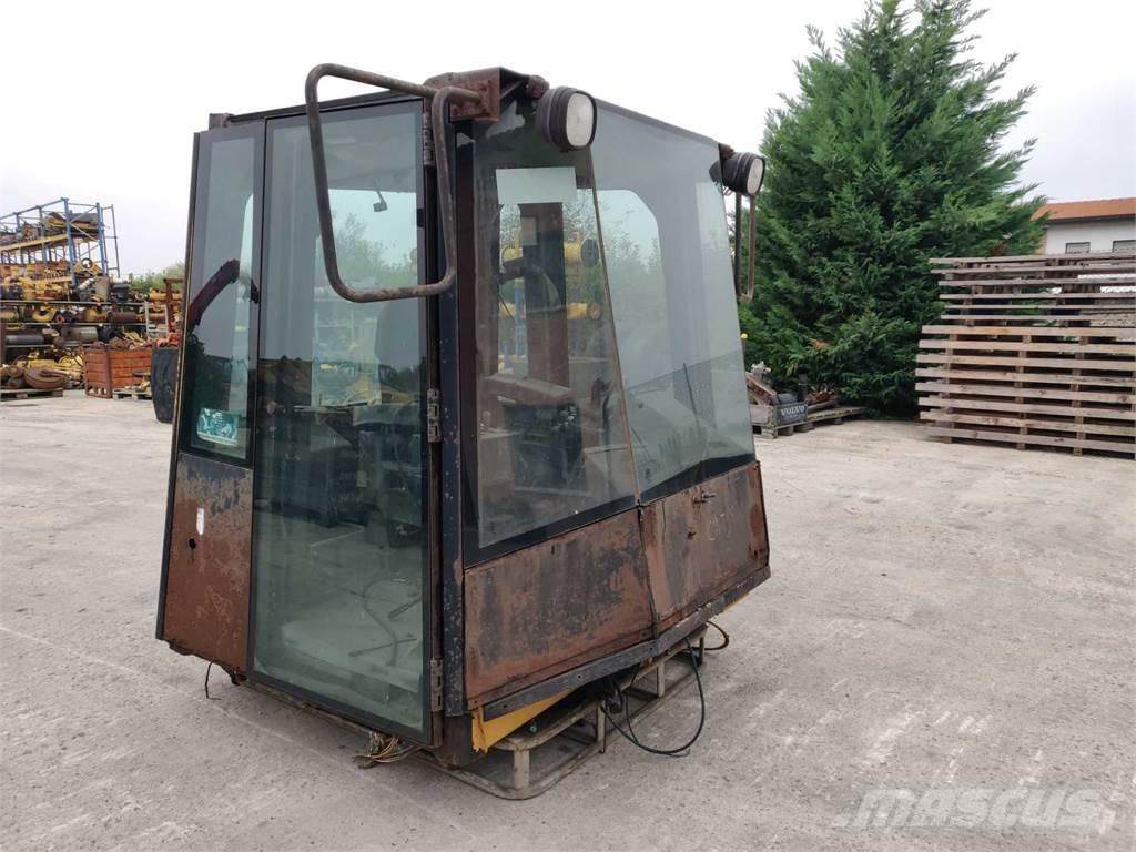 CAT 988G Chassis and suspension
