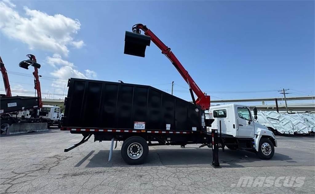 Hino L7 Grapples