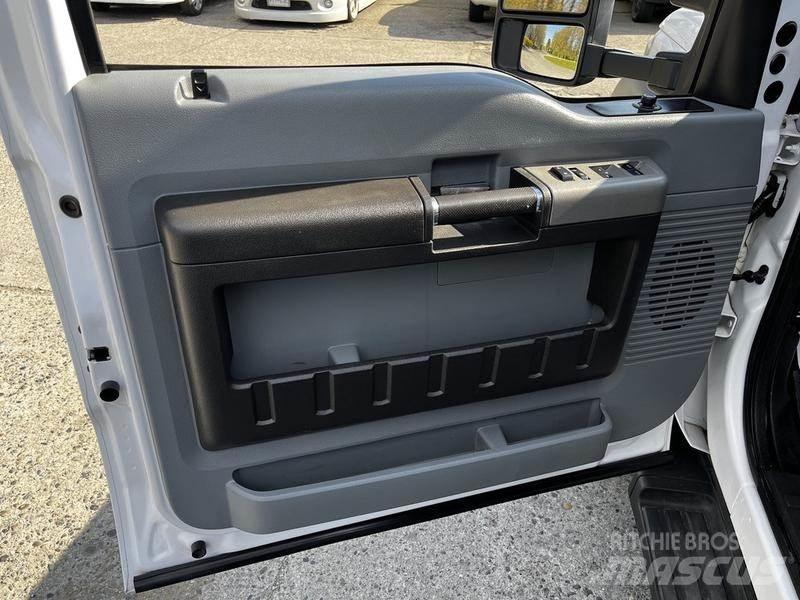 Ford F-550 Flatbed/Dropside trucks