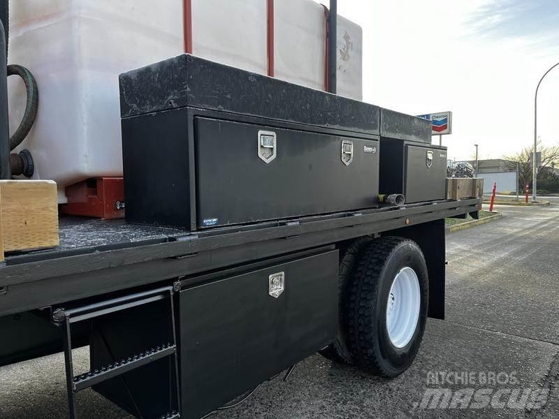 Ford F-750 Flatbed/Dropside trucks