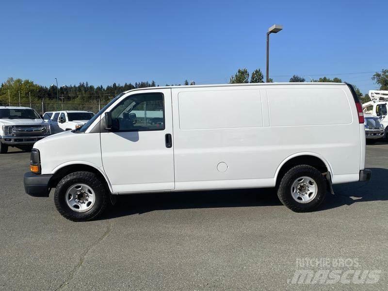 GMC Savana Panel vans
