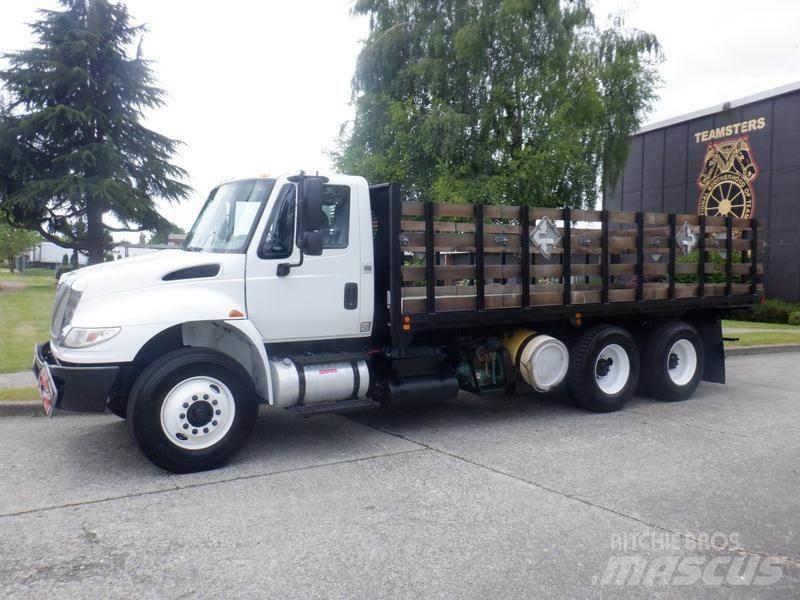 International 4400 Flatbed/Dropside trucks