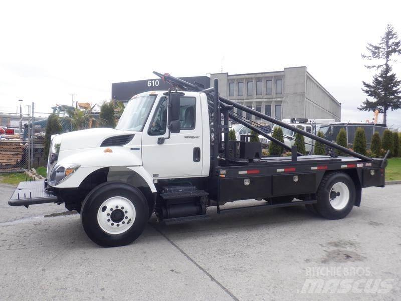 International 7300 Flatbed/Dropside trucks