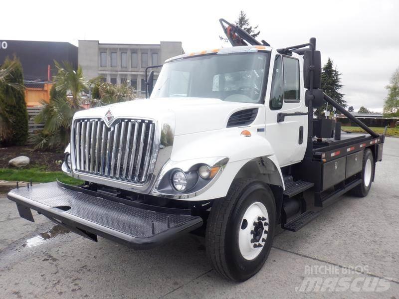 International 7300 Flatbed/Dropside trucks