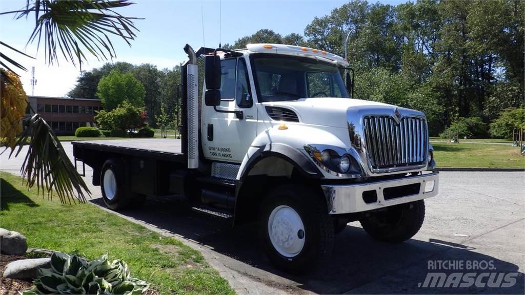 International 7400 Flatbed/Dropside trucks