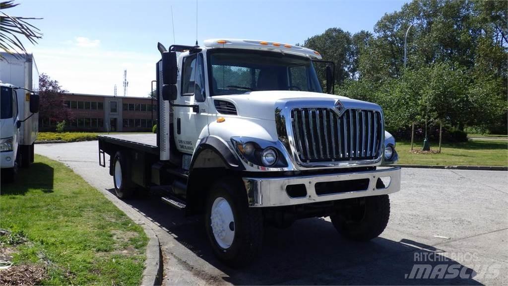 International 7400 Flatbed/Dropside trucks