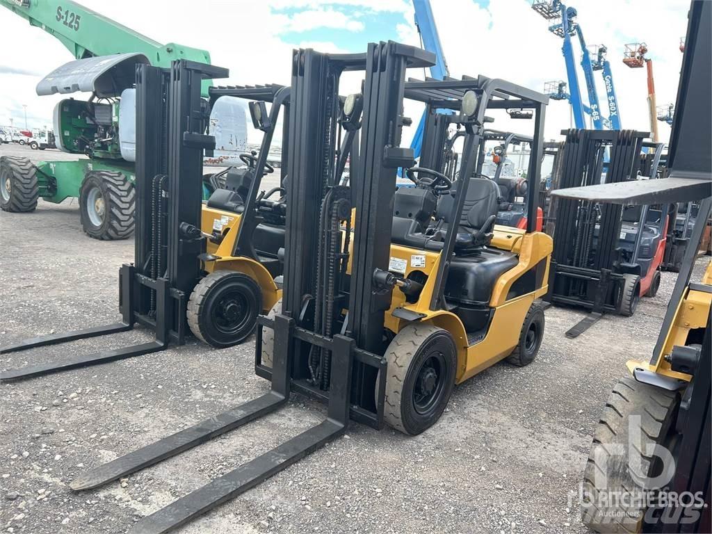 CAT DP25N Diesel trucks