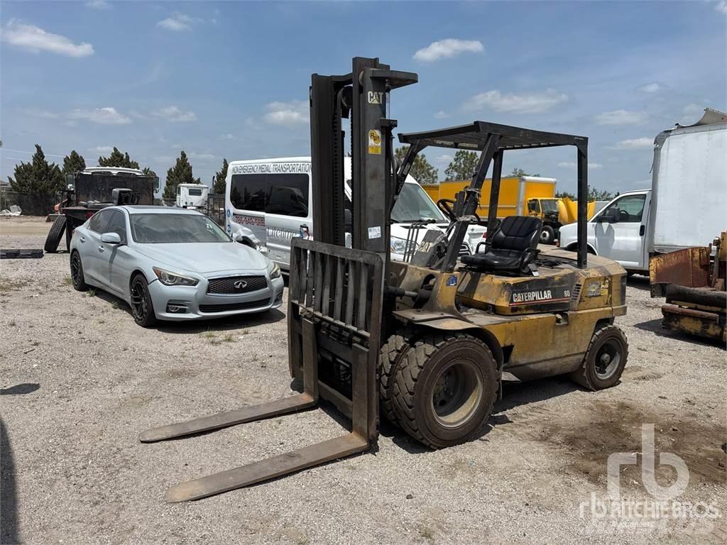 CAT DP40 Diesel trucks