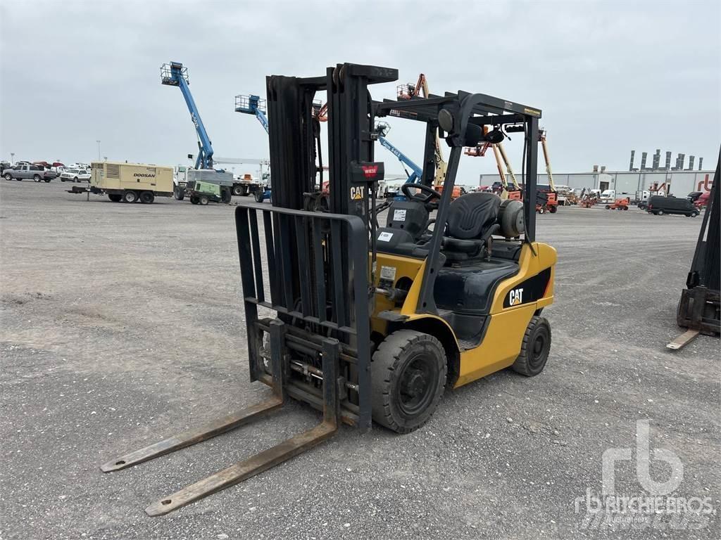 CAT GP25N Diesel trucks