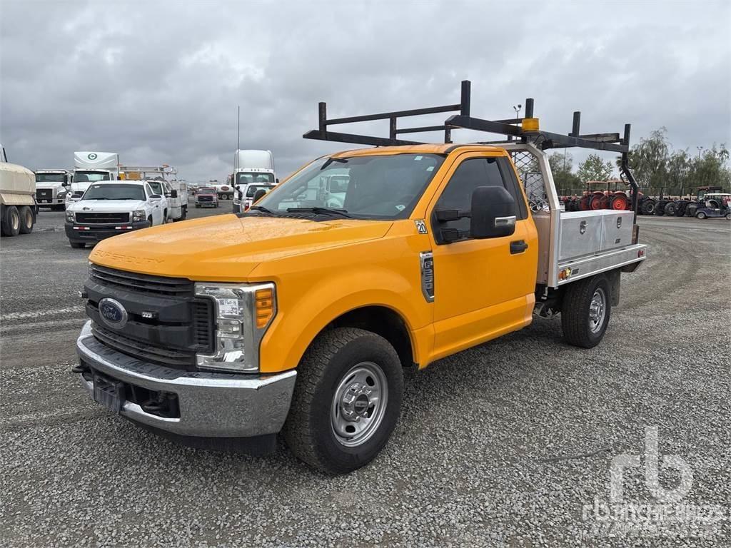 Ford F-250 Flatbed/Dropside trucks