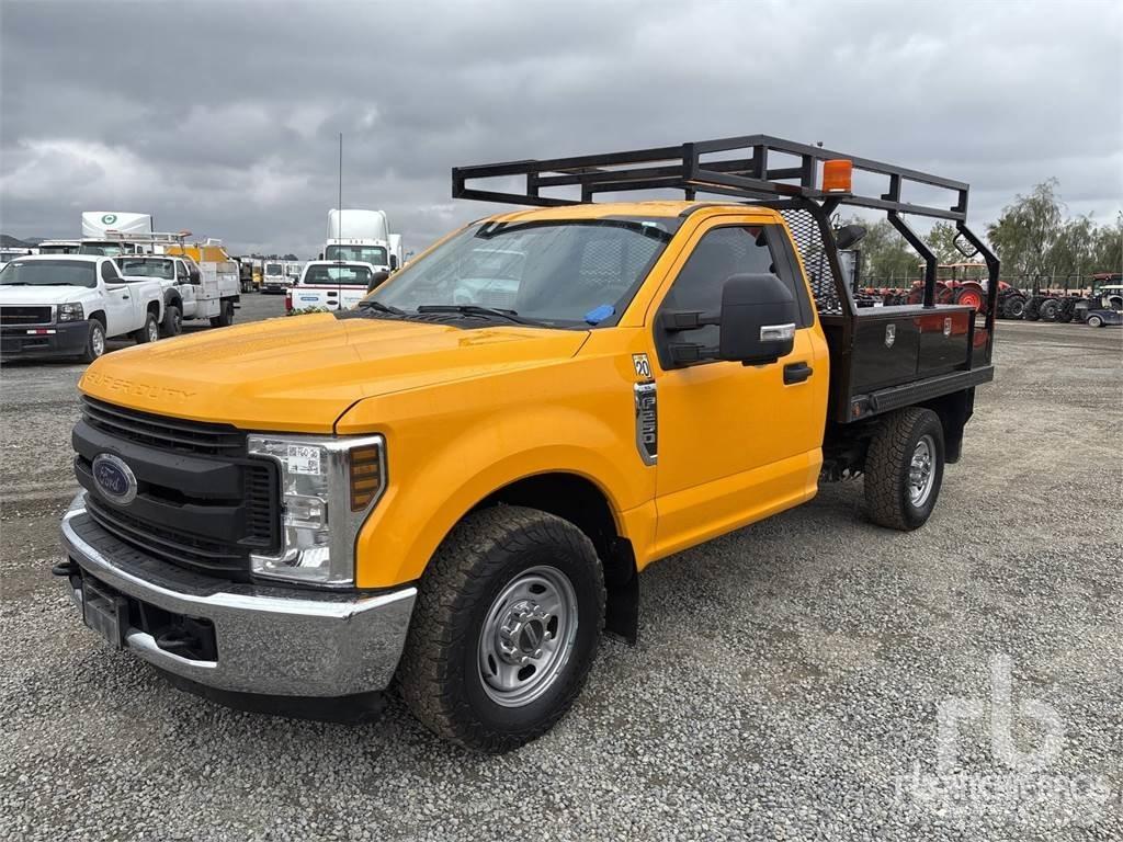 Ford F-250 Flatbed/Dropside trucks