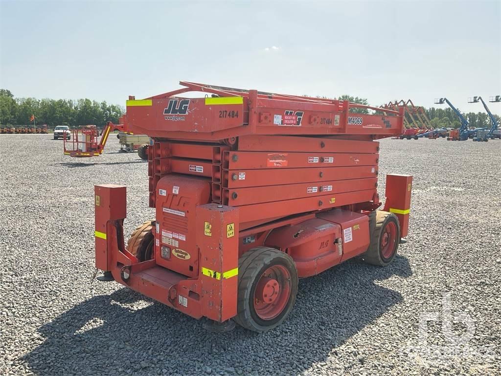 JLG M4069 Scissor lifts