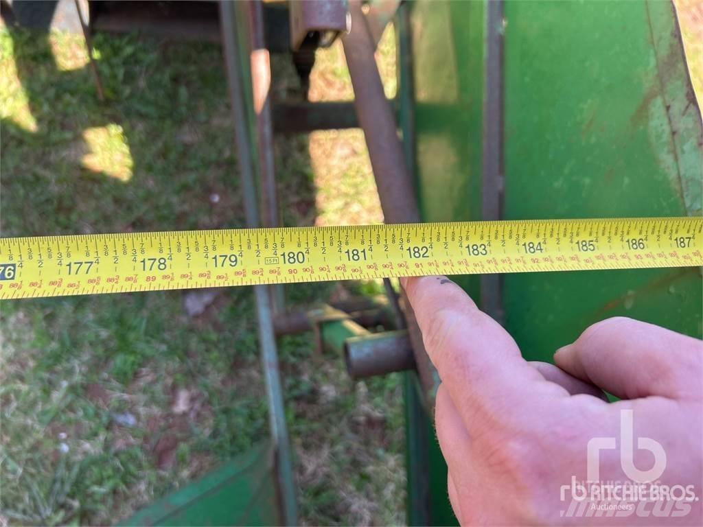John Deere 215 Combine harvester heads