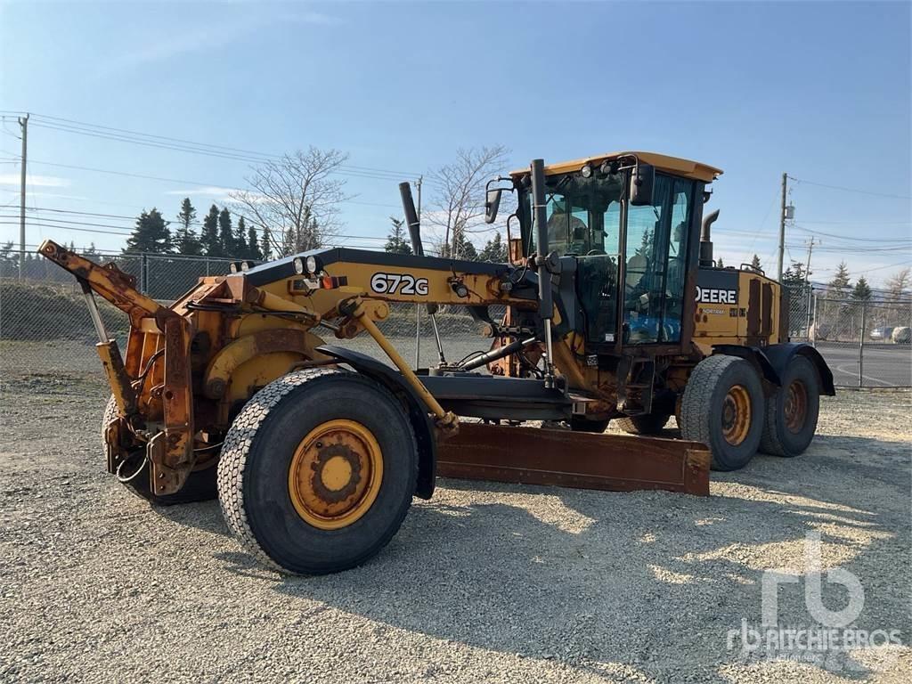 John Deere 672G Graders