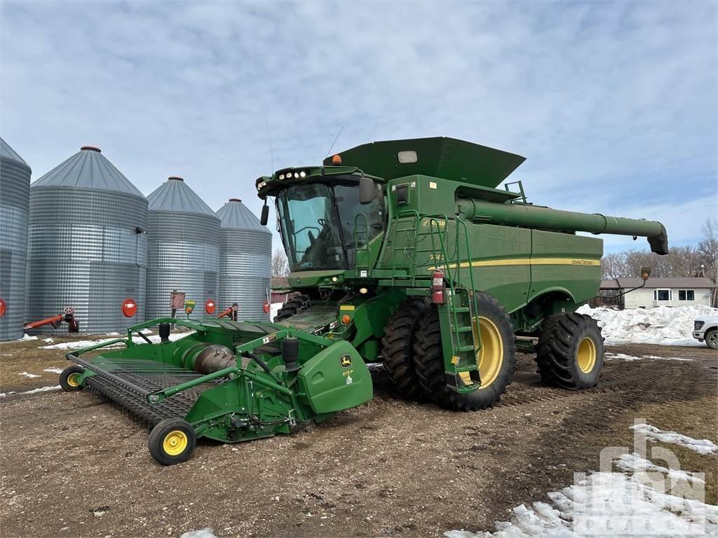 John Deere S680 Combine harvesters
