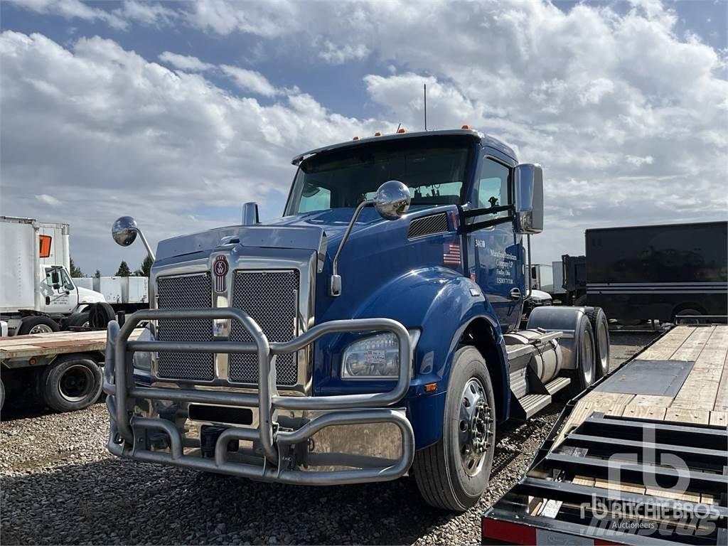 Kenworth T880 Truck Tractor Units