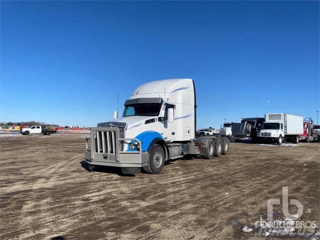 Kenworth T880 Truck Tractor Units