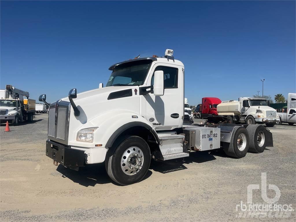 Kenworth T880 Truck Tractor Units