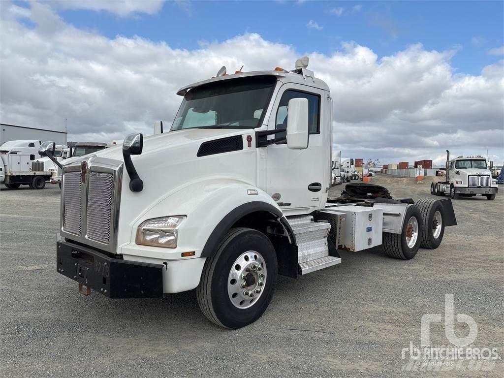 Kenworth T880 Truck Tractor Units