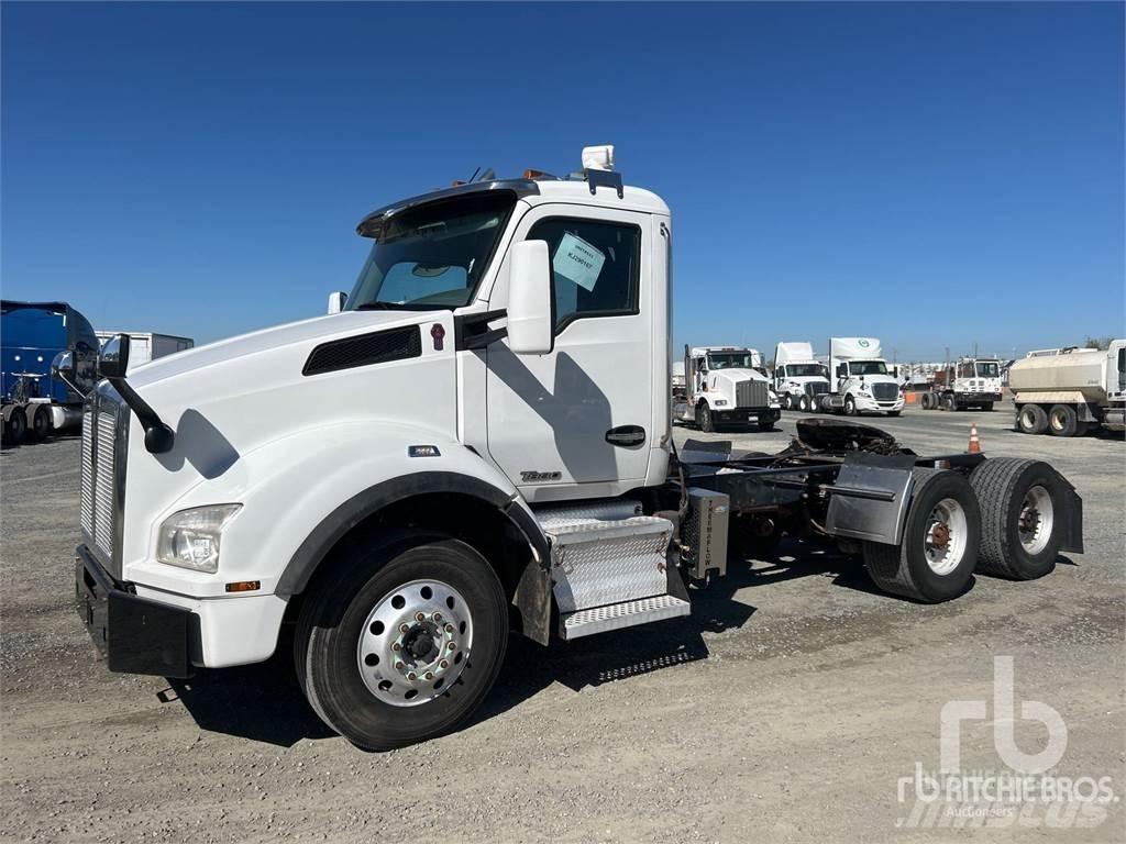 Kenworth T880 Truck Tractor Units