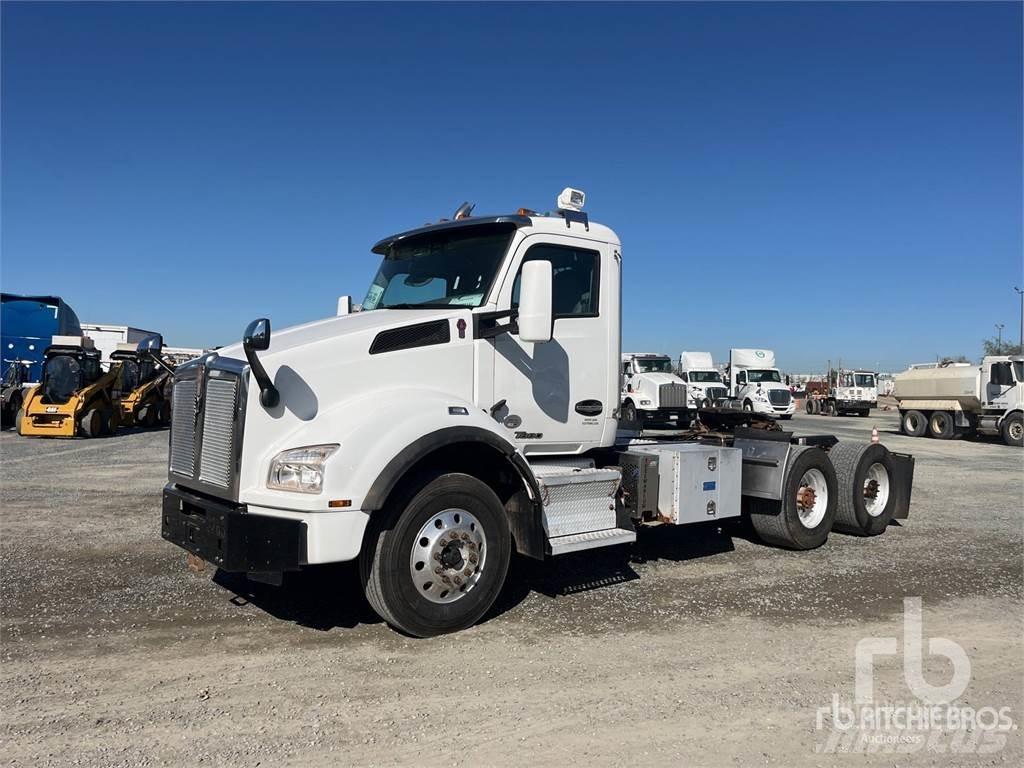 Kenworth T880 Truck Tractor Units