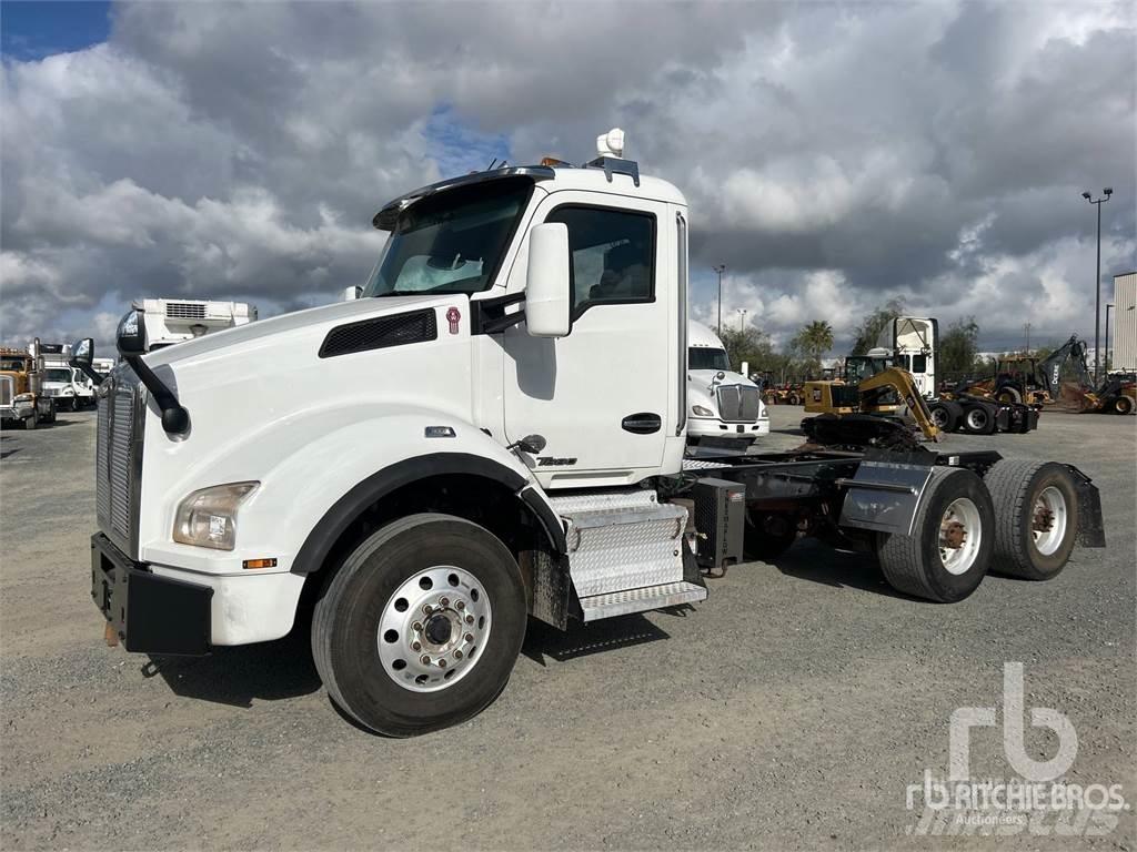Kenworth T880 Truck Tractor Units