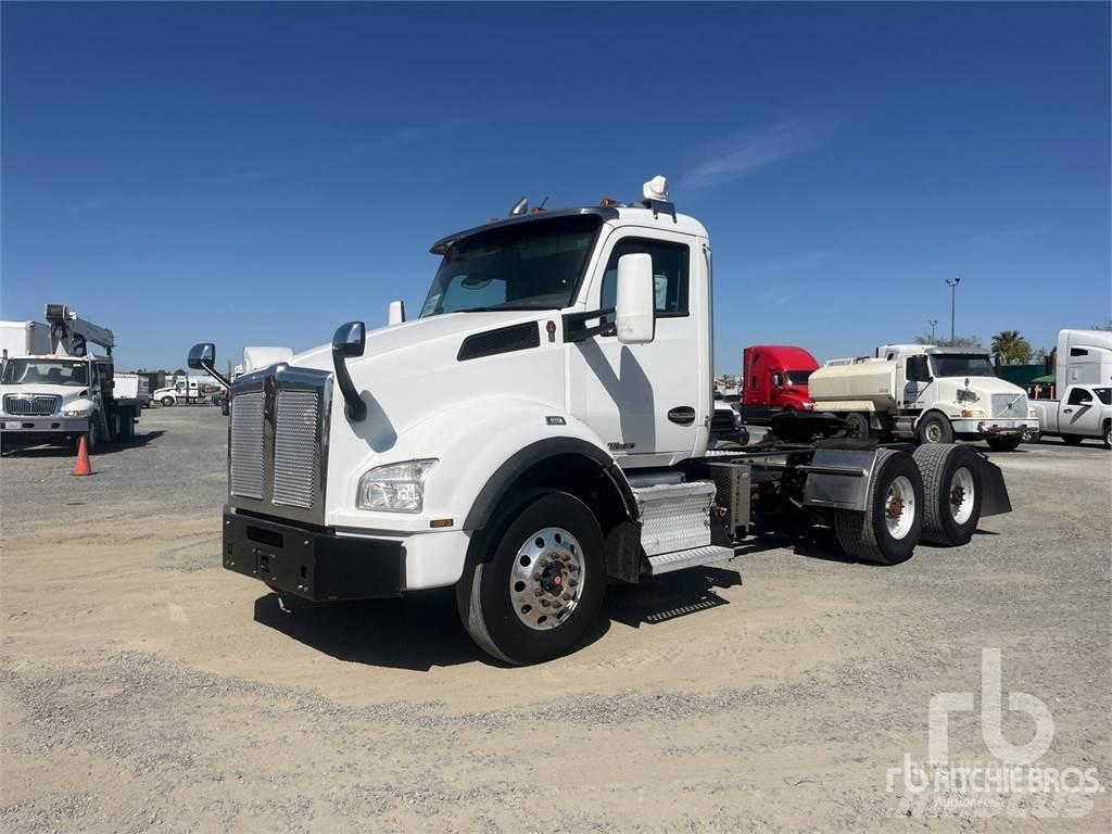 Kenworth T880 Truck Tractor Units
