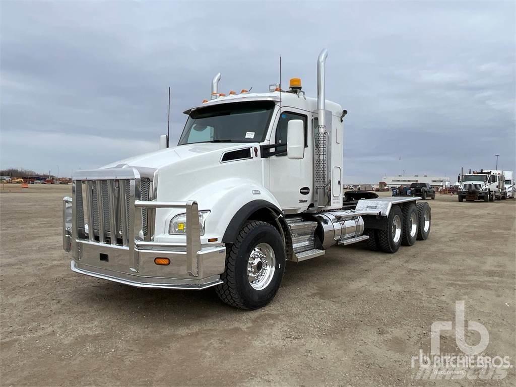 Kenworth T880 Truck Tractor Units